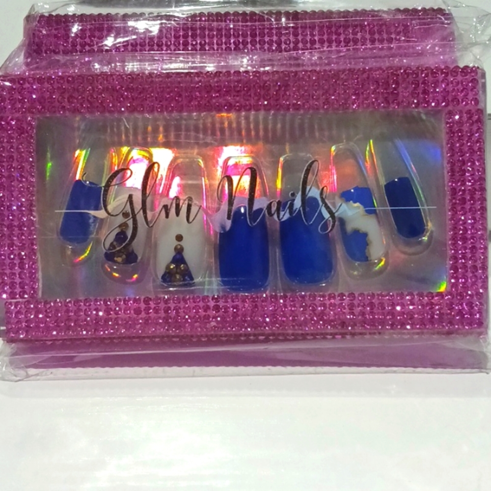 Glam pressedon nails